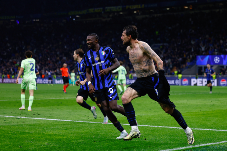 Радость Ачерби после гола в добавленное время