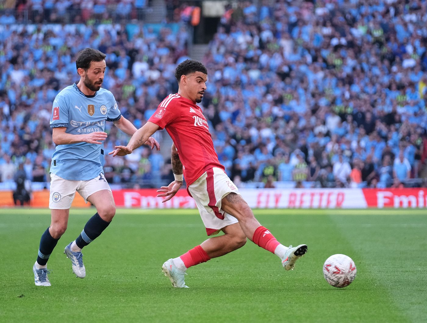 Морган Гиббс-Уайт в матче против «Манчестер Сити»