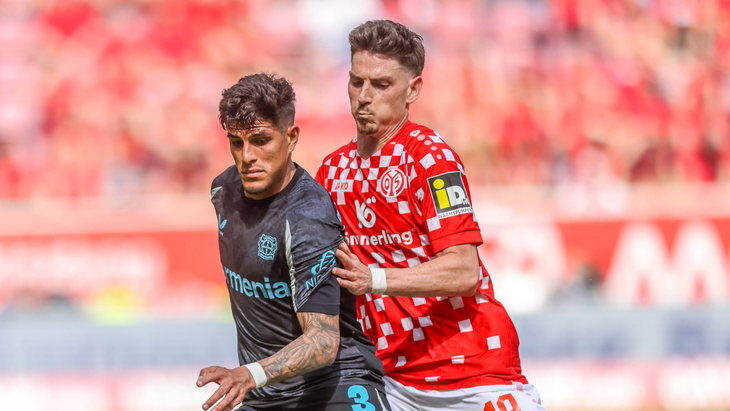 Фрагмент матча «Майнц» — «Байер»