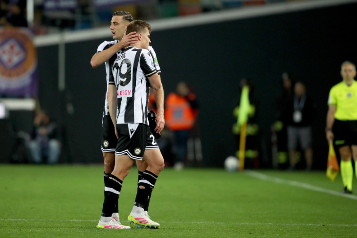 Бийол уходит с поля после удаления