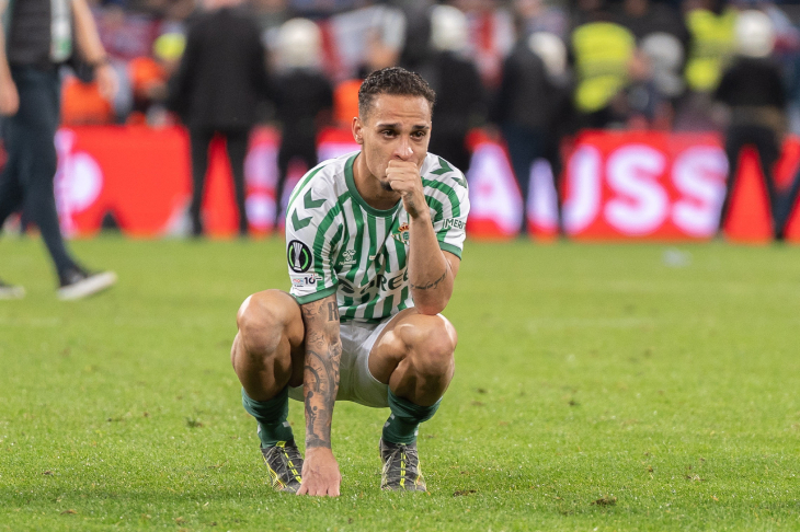 Антони на газоне после финального свистка