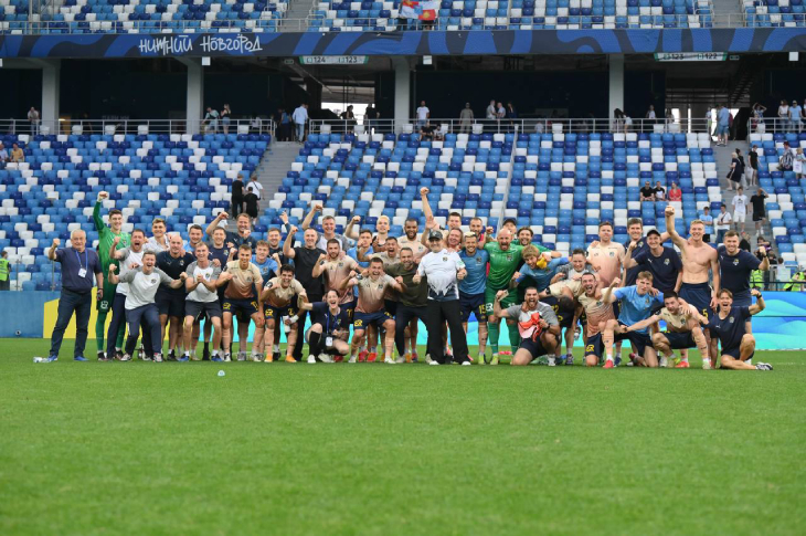 Футболисты Сочи празднуют выход в РПЛ