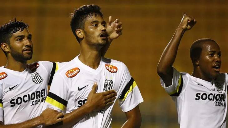 Жубал (по центру)