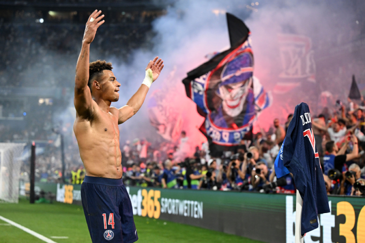 Дезире Дуэ празднует гол