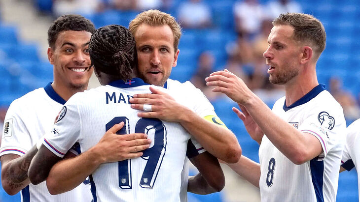 Англичане празднуют гол