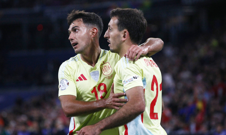 Оярсабаль празднует гол