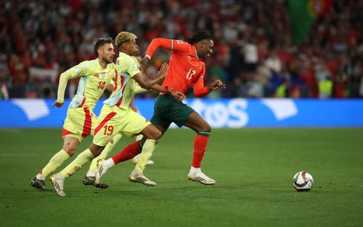 Рафа Леау с мячом