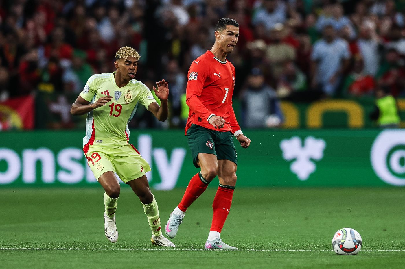 Ламин Ямаль против Криштиану Роналду