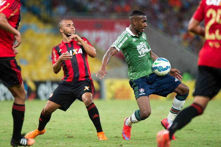 Жерсон (справа)