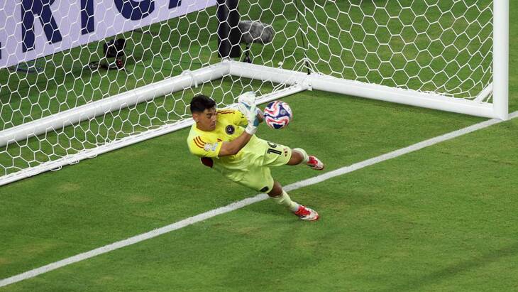 Оскар Устари