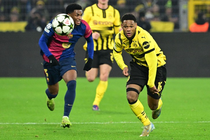 Жюльен Дюранвиль в матче Лиги Чемпионов против «Барселоны»