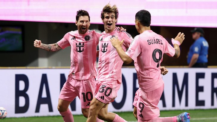 Лионель Месси празднует гол