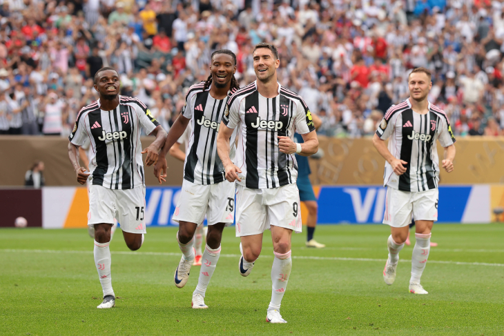 Влахович празднует гол