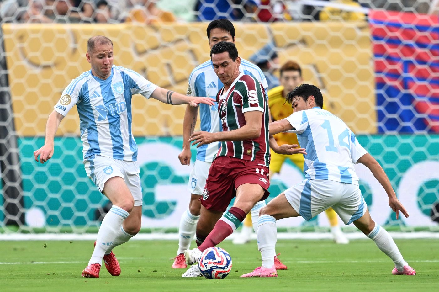 Гансо в матче против южнокорейского «Ульсана»