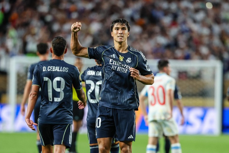 Гонсало Гарсия празднует гол в матче против «Ред Булл Зальцбург»