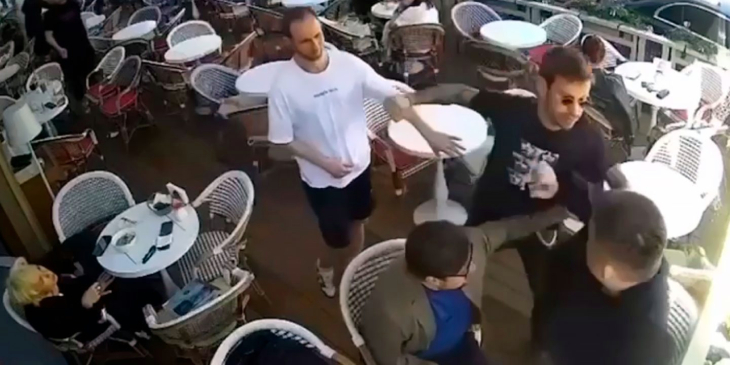 Смолов атакует посетителей «Кофемании»