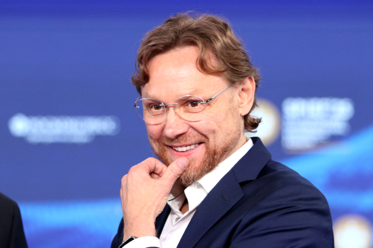 Валерий Карпин