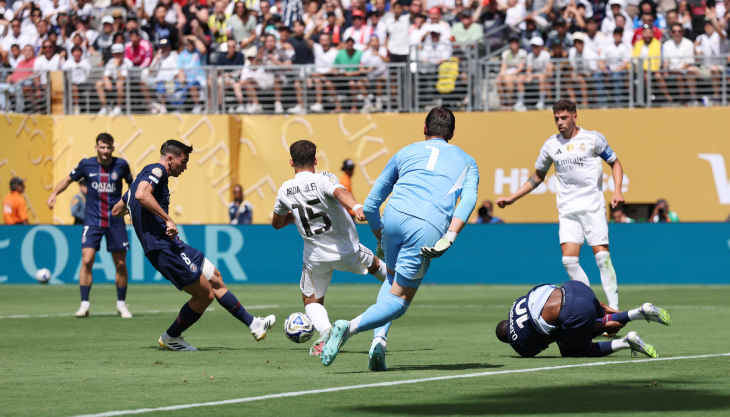 Первый гол Руиса