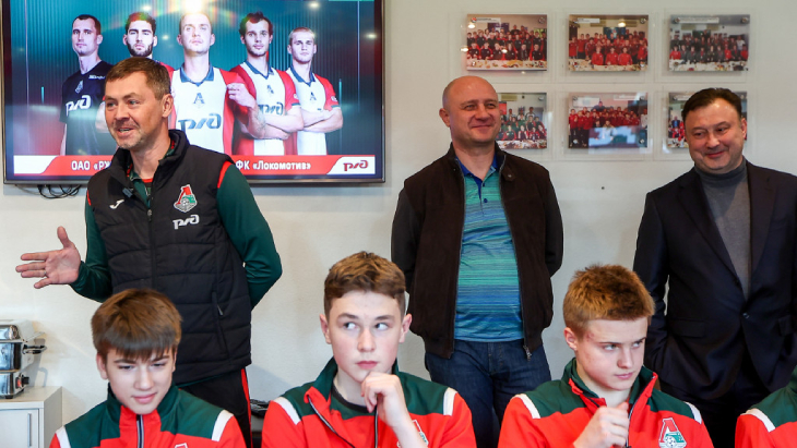 Динияр Билялетдинов (слева)