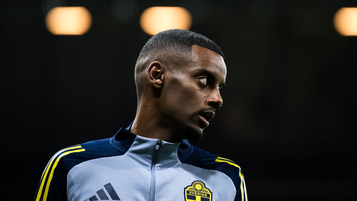 Александер Исак