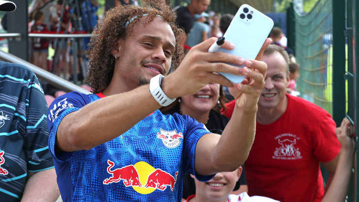 Хави Симонс