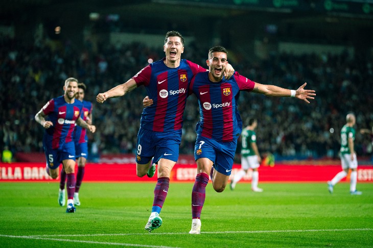 Роберт Левандовский и Ферран Торрес