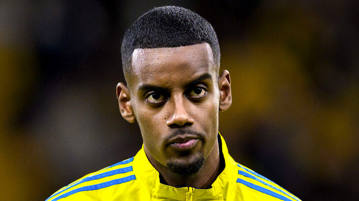 Александер Исак