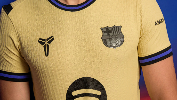 Гостевая футболка «Барселоны»