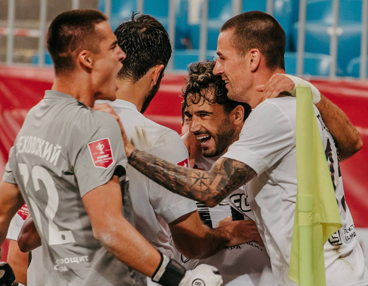 Игроки Акрона празднуют победу