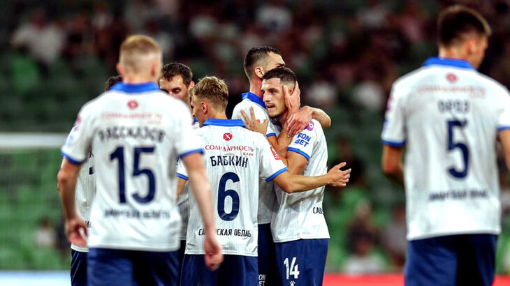 Игроки Крыльев празднуют гол