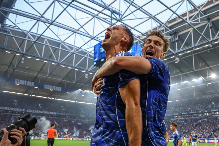 Никола Катич празднует гол