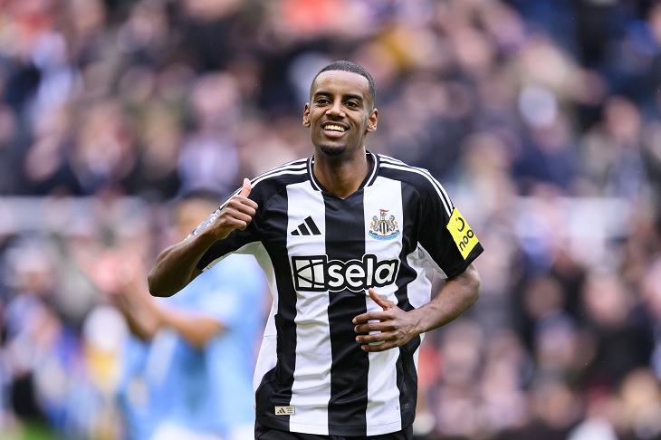 Александер Исак