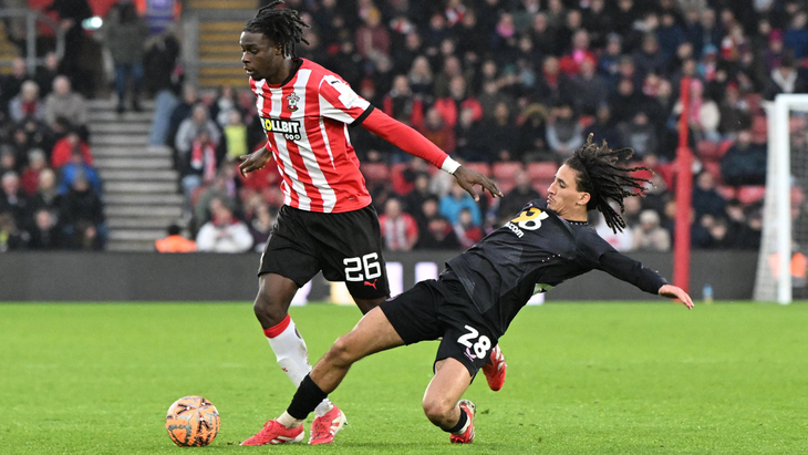 Лесли Угочукву (слева)