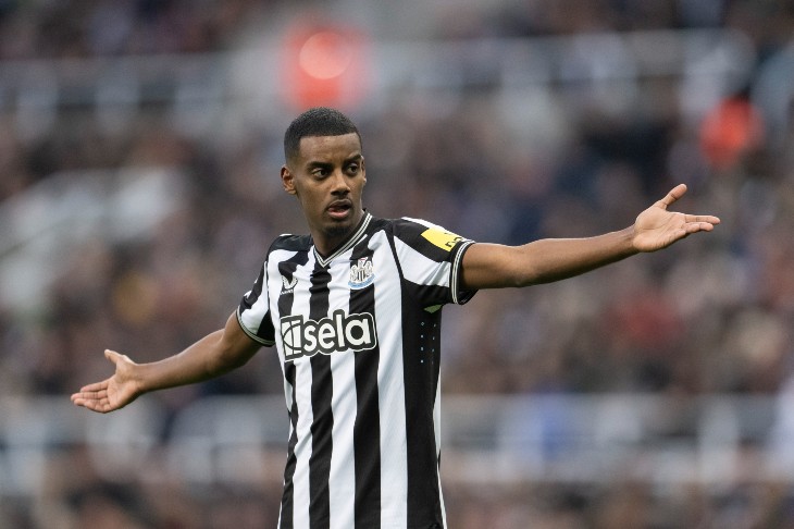 Александер Исак