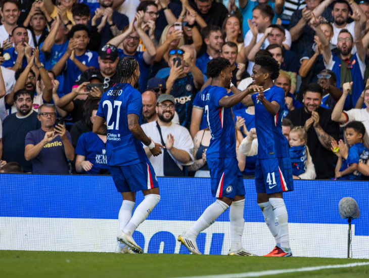 Празднование гола Эстевао