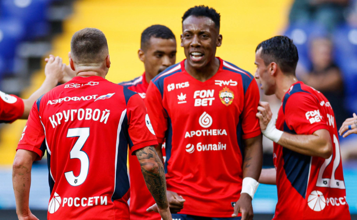 Круговой и Мойзес празднуют гол