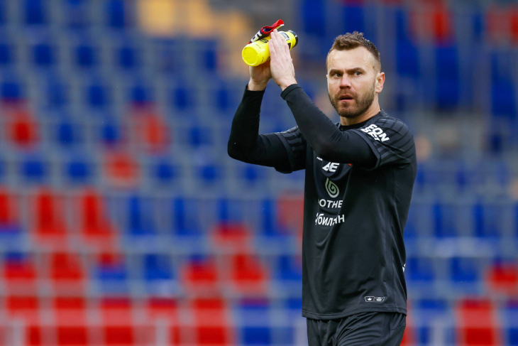 Игорь Акинфеев