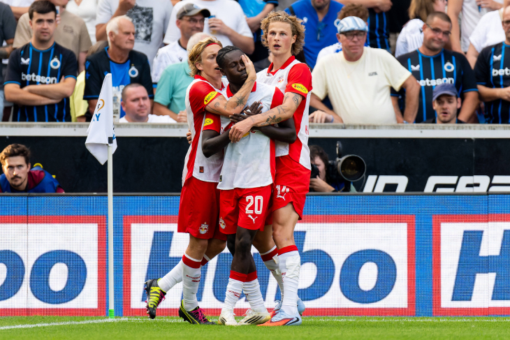 Байду празднует гол