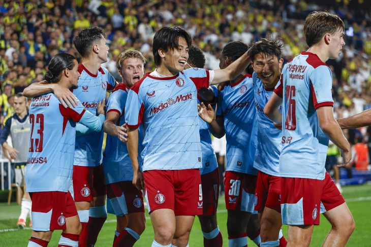 Празднование гола Ватанабэ