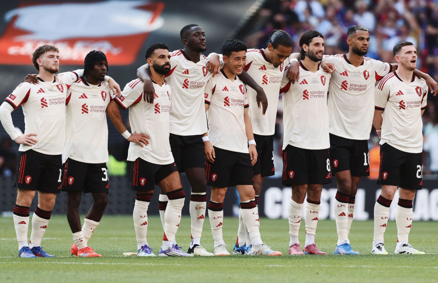 «Ливерпуль» во время серии пенальти в матче за Суперкубок Англии против «Кристал Пэлас»