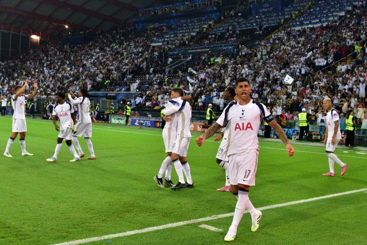 Ромеро празднует гол