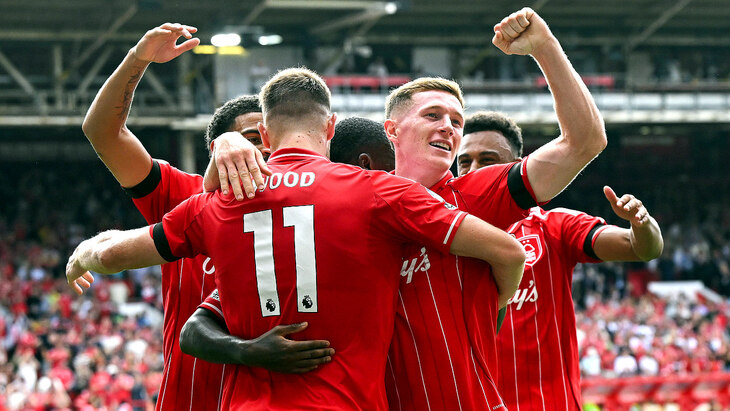 Игроки Ноттингема празднуют гол