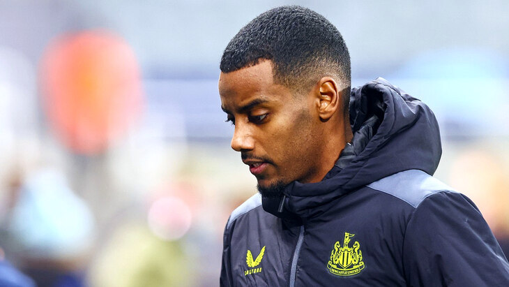 Александер Исак