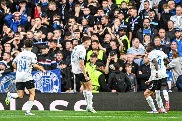 Йорне Спилерс празднует гол