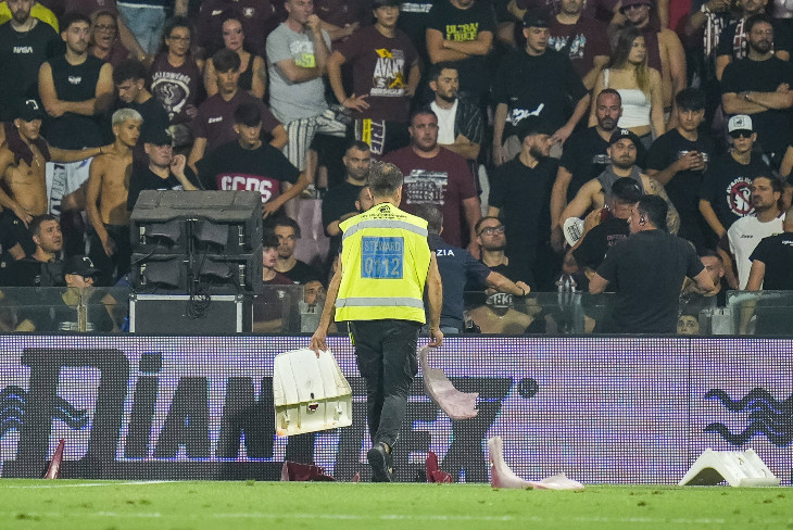 Фанаты «Салернитаны» сорвали матч против «Сампдории»