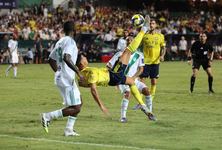 Удар Роналду через себя