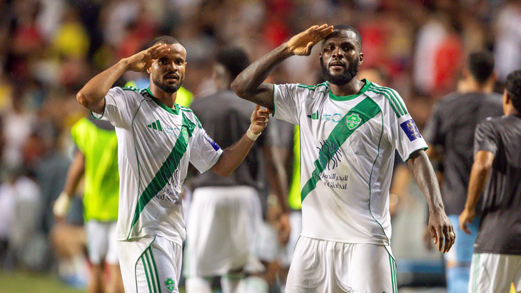 Франк Кессье празднует гол