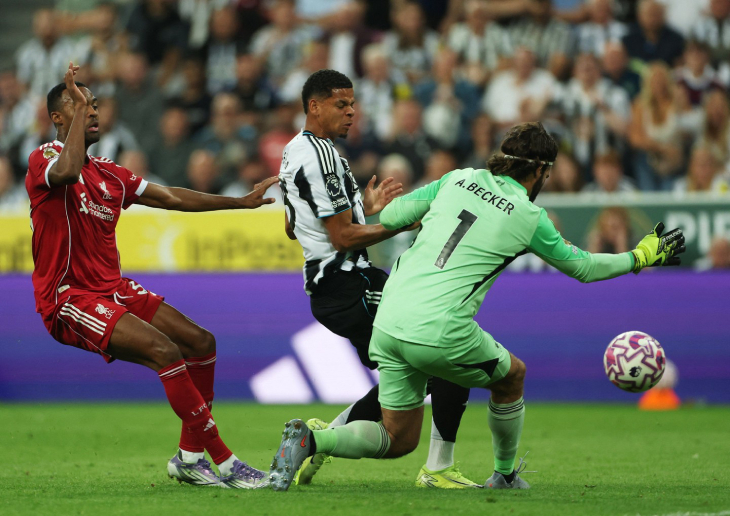 Уиллиам Осула забивает гол