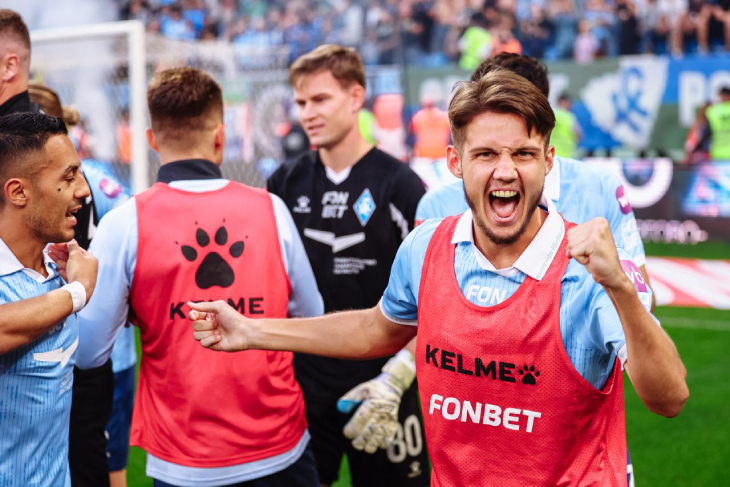 Игроки Крыльев после серии пенальти