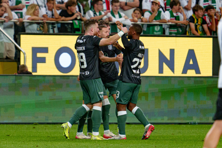 Мартин Бойл празднует гол